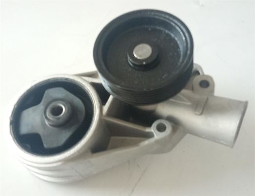 047121011B Pièces moteur Pompe à eau