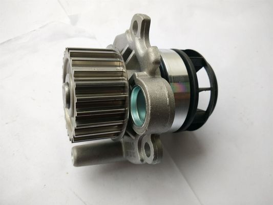 06F121011 Pièces moteur Pompe à eau