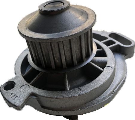 069121004X Pièces moteur Pompe à eau