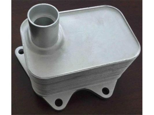 06J117021D 06j117070c Pièces moteur refroidisseur d'huile