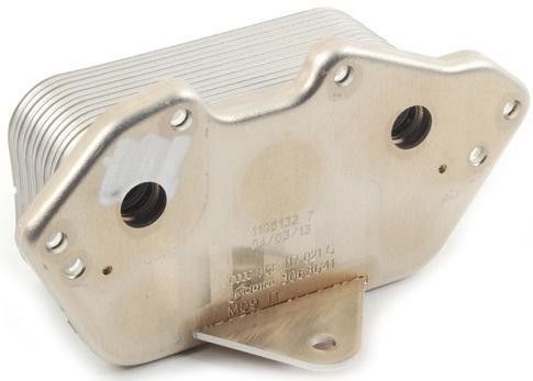 06E117021G Pièces moteur refroidisseur d'huile