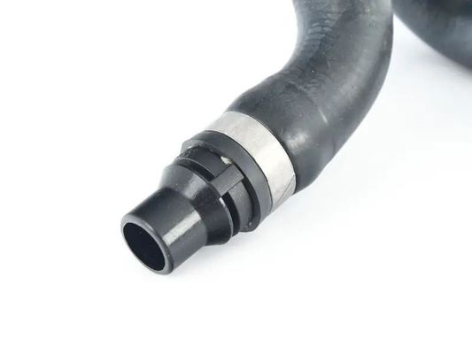 2218304996 Pièces moteur pour tuyaux d'eau de refroidissement